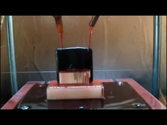 Machine de découpe monofilaire à trois stations et fil diamanté