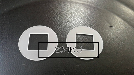 acheter Forme faite sur commande optique de Windows de saphir du monocristal Al2O3 avec le trou rond carré fabrication en ligne